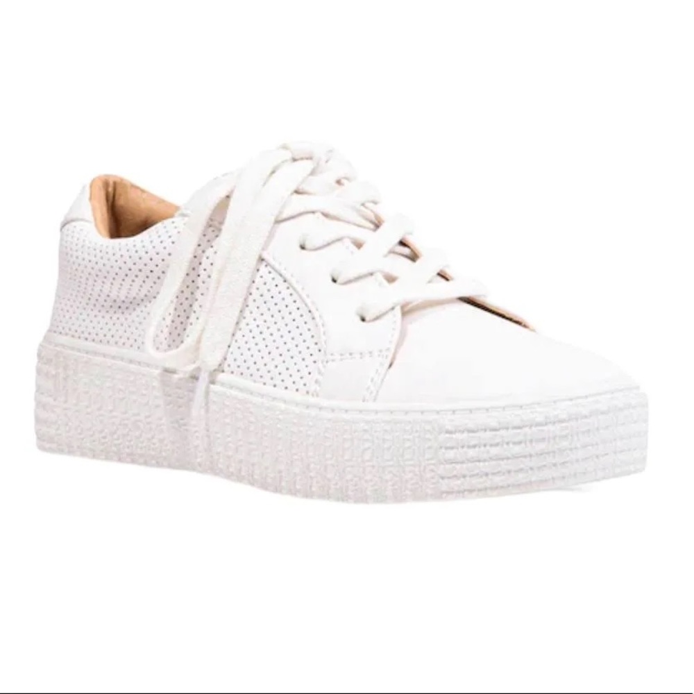 Steve Madden Women’s 8.5 Toliver Sneaker White Leather  Brand New Never Worn